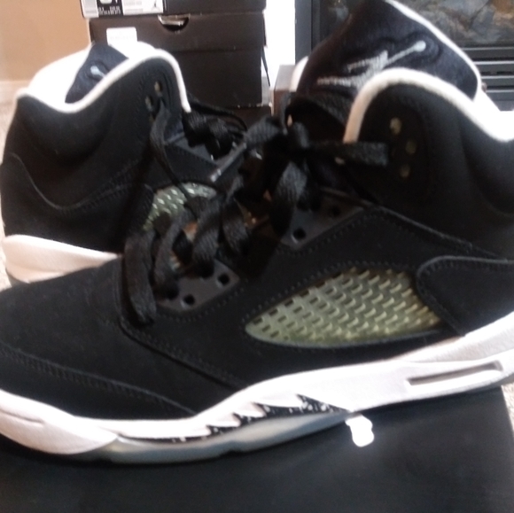 Air Jordan 5 Retro - Picture 2 of 5
